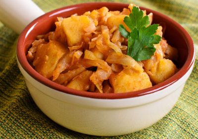 Яхния със зеле и картофи